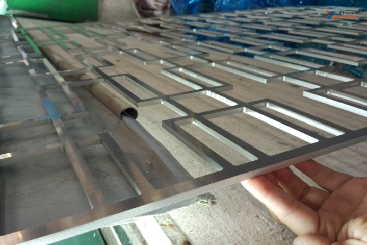 镂空雕刻铝单板:个性化金属艺术引领空间装饰新风尚