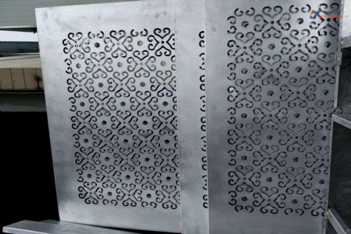 镂空雕刻铝单板:个性化金属艺术引领空间装饰新风尚