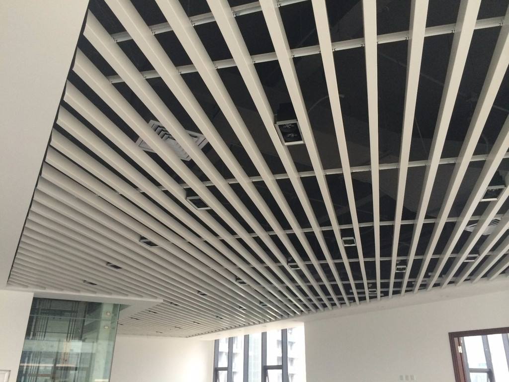 铝单板厂家讲解拉丝铝单板与喷涂铝单板的几点区别